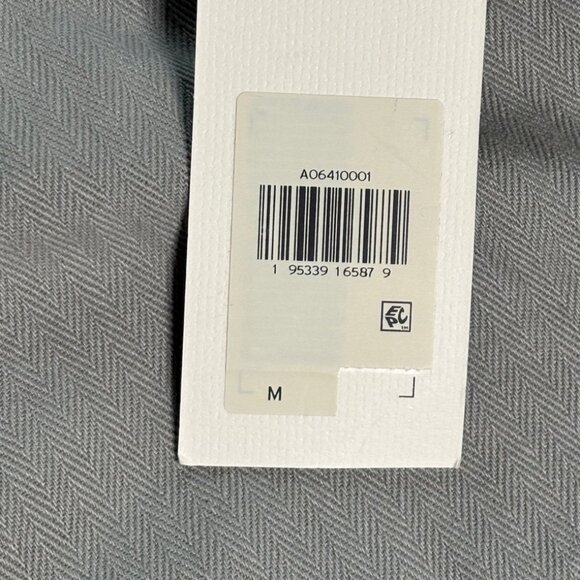 Levi’s Signature Women’s Trucker Jean Jacket Size Medium Gray Wash Denim NWT - Picture 15 of 16